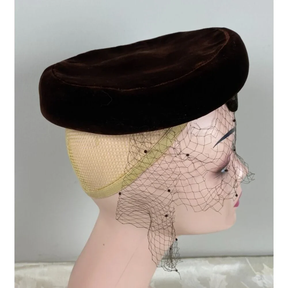 Vtg 1940s 1950s Brown Velvet Half Hat Birdcage Veil Velvet Bow Dotted Net Sz 22